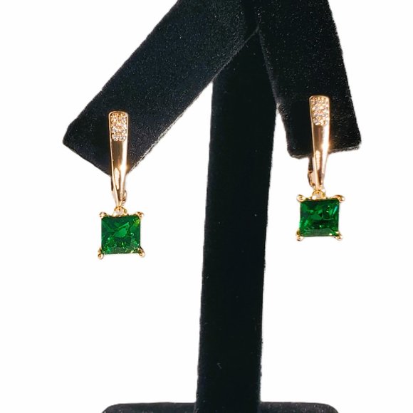 14K Gold Hanging Drop 2ct Green Emerald Gemstone 1ct Diamond  14K Gold Hanging Drop 2ct Green Emerald Gemstone 1ct Diamond Earrings Jewelry 14
